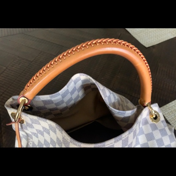 Louis Vuitton Purse - Picture 7 of 9